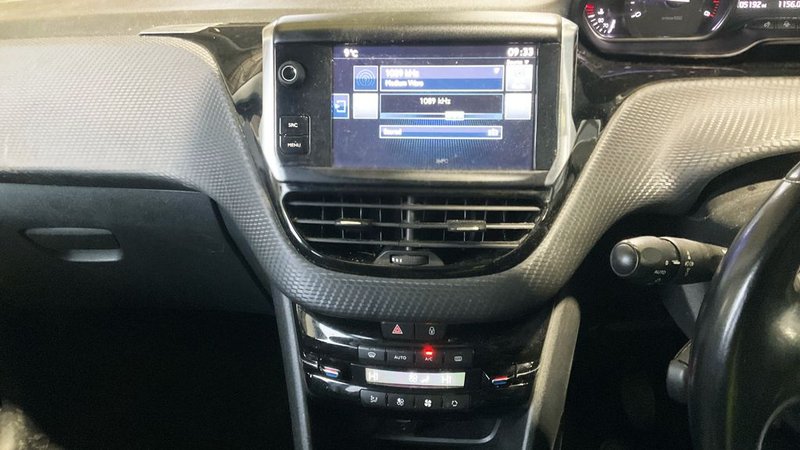 2016 Peugeot 2008 in white — photo 7 of 11