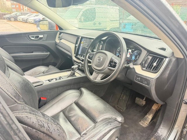 2019 VOLVO XC60 2.0 D5 PowerPulse Inscription Pro Auto AWD Euro 6 (s/s) 5dr - Photo 4