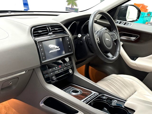 2017 JAGUAR F-PACE 2.0 D180 Portfolio SUV 5dr Diesel Auto AWD Euro 6 (s/s) (180 ps) - Photo 4