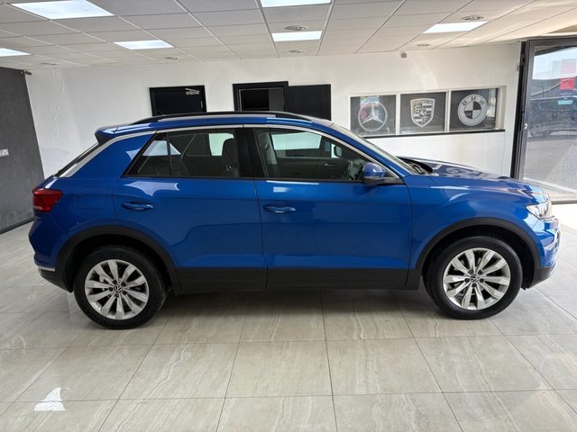 View our VOLKSWAGEN T-ROC