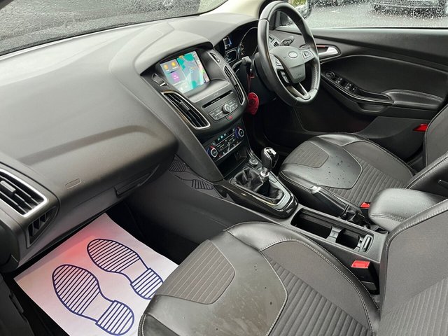 2017 FORD FOCUS 1.0T EcoBoost Titanium X Hatchback 5dr Petrol Manual Euro 6 (s/s) (125 ps) - Photo 5