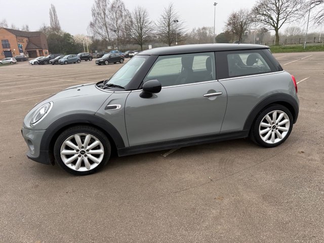2019 MINI Hatch 1.5L Cooper Classic 3dr - Photo 2