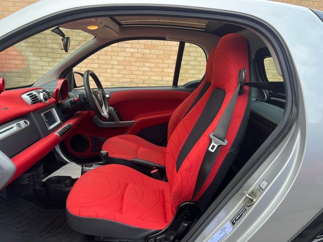 2012 SMART FORTWO 2012 1.0 Passion Coupe 2dr Petrol SoftTouch Euro 5 (84 bhp) - Photo 12