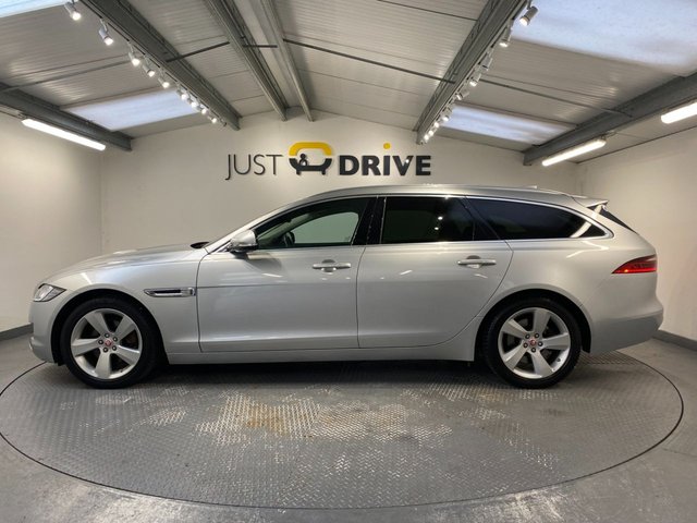 2019 Jaguar Xf 2L Portfolio 5dr - Photo 2