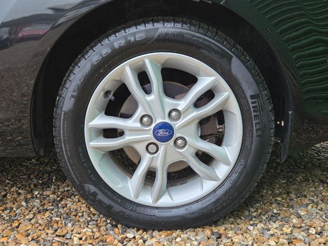 2015 FORD FIESTA 1.0T EcoBoost Zetec Hatchback 5dr Petrol Manual Euro 5 (s/s) (100 ps) - Photo 10