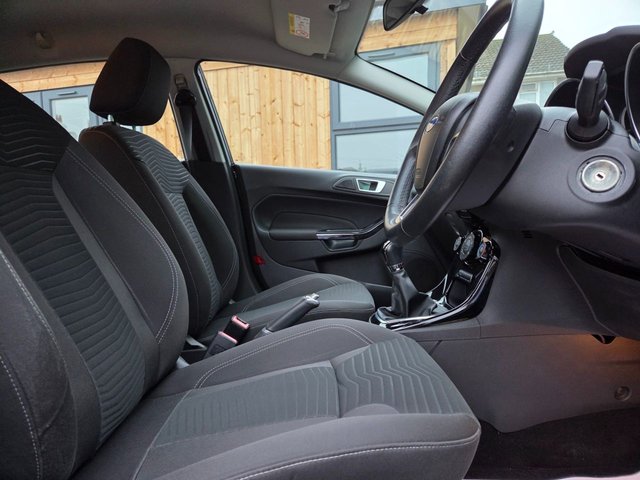 2015 FORD FIESTA 1.0T EcoBoost Zetec Hatchback 5dr Petrol Manual Euro 5 (s/s) (100 ps) - Photo 12