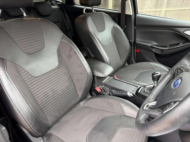 2016 Ford Focus - Photo 5