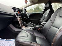 USED 2018 18 VOLVO V40 1.5 V40 Cross Country Professional T3 Auto 5dr Full Service Long MOT Sat Nav