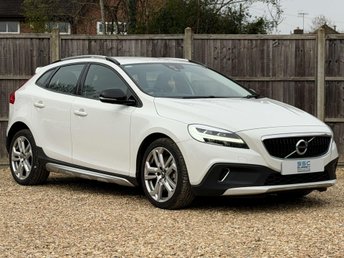 2018 VOLVO V40