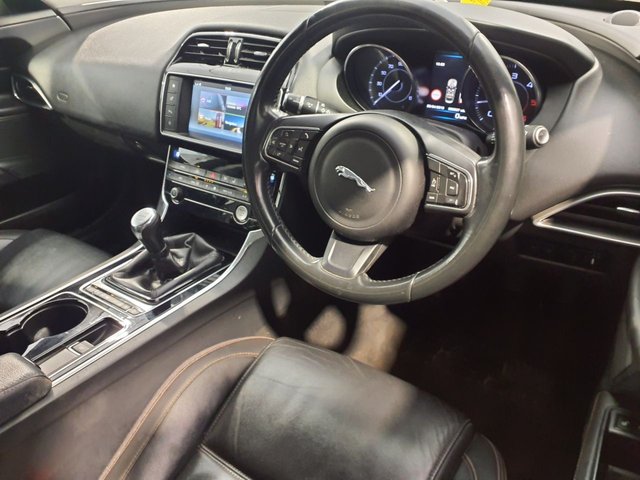 2015 JAGUAR XE - Photo 4