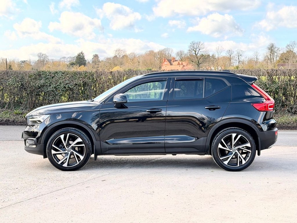 USED 2019 19 VOLVO XC40 1.5 T3 R-Design Pro SUV 5dr Petrol Manual Euro 6 (s/s) (156 ps) 5 Services|SatNav|Camera|Rear & Front Sensors|Half Leather Heated Seats|