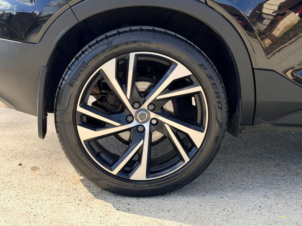 USED 2019 19 VOLVO XC40 1.5 T3 R-Design Pro SUV 5dr Petrol Manual Euro 6 (s/s) (156 ps) 5 Services|SatNav|Camera|Rear & Front Sensors|Half Leather Heated Seats|