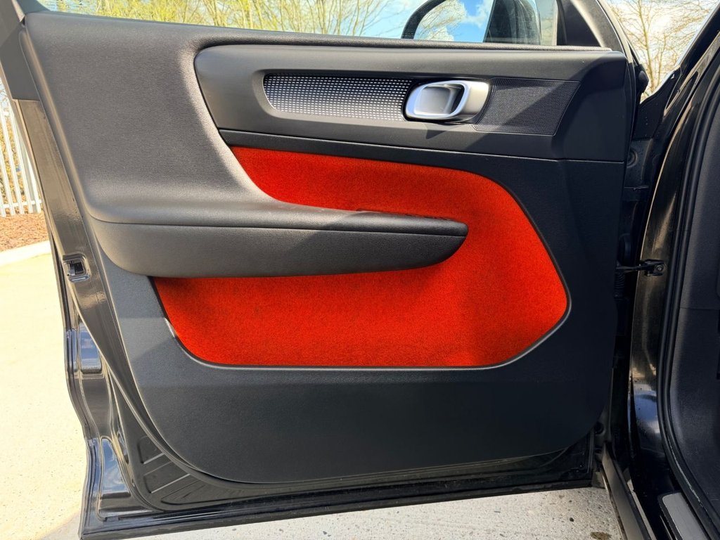 USED 2019 19 VOLVO XC40 1.5 T3 R-Design Pro SUV 5dr Petrol Manual Euro 6 (s/s) (156 ps) 5 Services|SatNav|Camera|Rear & Front Sensors|Half Leather Heated Seats|