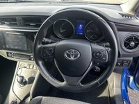 USED 2018 TOYOTA AURIS 1.8 VVT-h Design Hatchback 5dr Petrol Hybrid CVT Euro 6 (s/s) (136 ps) GOOD SERVICE HISTORY, SAT NAV, BLUETOOTH