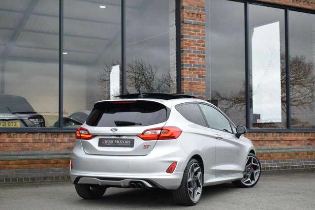 2020 Ford Fiesta 1.5L St-3 3dr - Photo 2