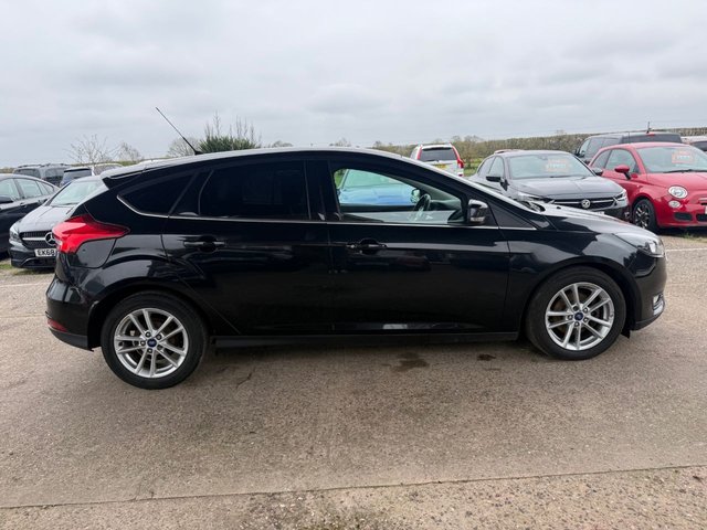 2014 Ford Focus 1L Zetec 5dr - Photo 4