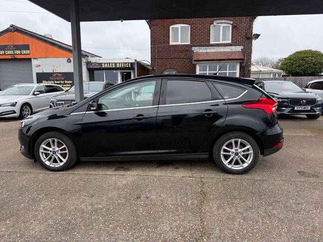 2014 Ford Focus 1L Zetec 5dr - Photo 6
