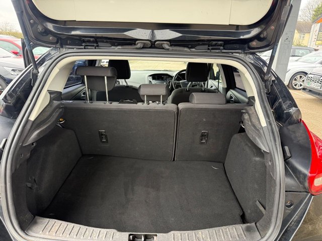 2014 Ford Focus 1L Zetec 5dr - Photo 11