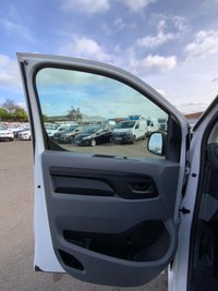 USED 2020 70 VAUXHALL VIVARO 1.5 Turbo D 2900 Sportive Panel Van 5dr Diesel Manual L2 H1 Euro 6 (s/s) (100 ps) drives really well