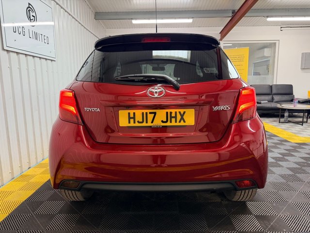 2017 TOYOTA YARIS (2017) - Photo 8