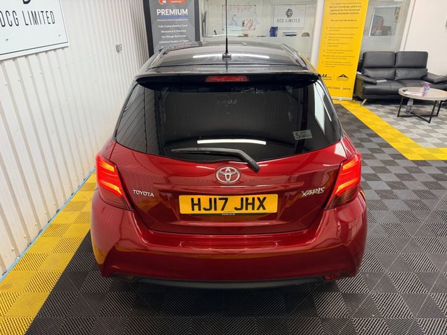 2017 TOYOTA YARIS (2017) - Photo 9