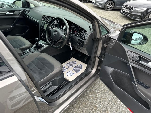 2016 VOLKSWAGEN GOLF 1.6 TDI BlueMotion Tech GT Edition Hatchback 5dr Diesel Manual Euro 6 (s/s) (110 ps) - Photo 9