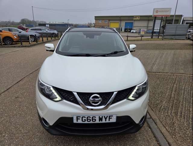 2016 NISSAN QASHQAI 1.5 dCi Tekna SUV 5dr Diesel Manual 2WD Euro 6 (s/s) (110 ps) - Photo 3