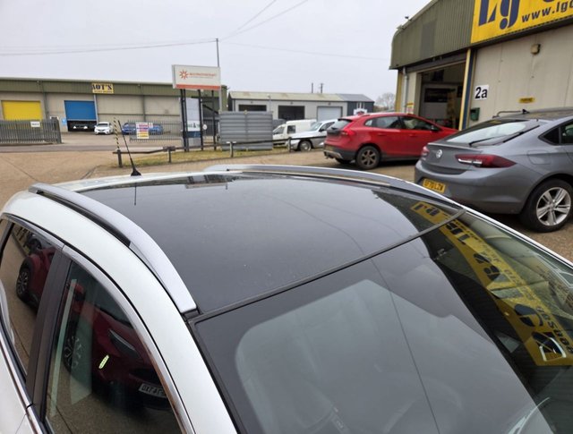 2016 NISSAN QASHQAI 1.5 dCi Tekna SUV 5dr Diesel Manual 2WD Euro 6 (s/s) (110 ps) - Photo 5