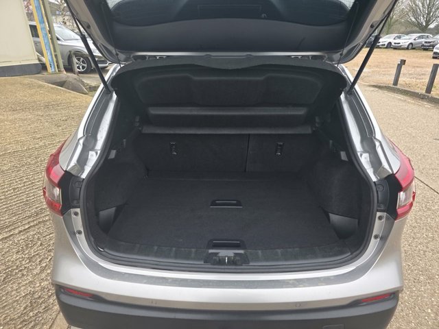 2018 NISSAN QASHQAI 1.5 dCi N-Connecta SUV 5dr Diesel Manual Euro 6 (s/s) (115 ps) - Photo 8