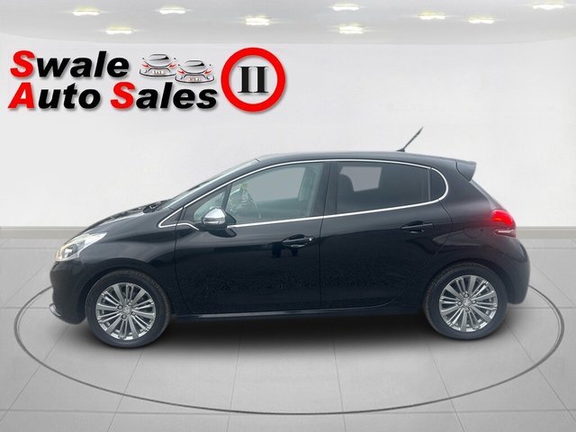 2016 PEUGEOT 208 1.6 BlueHDi Allure Hatchback 5dr Diesel Manual Euro 6 (s/s) (75 ps) - Photo 11