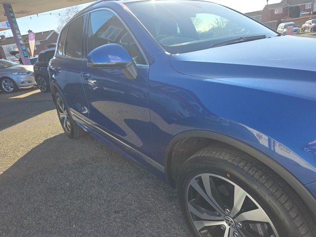 View our VOLKSWAGEN TOUAREG