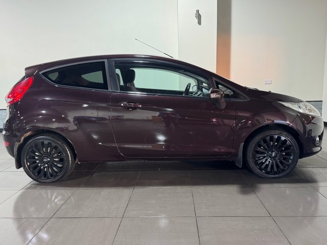 2009 FORD FIESTA - Photo 5