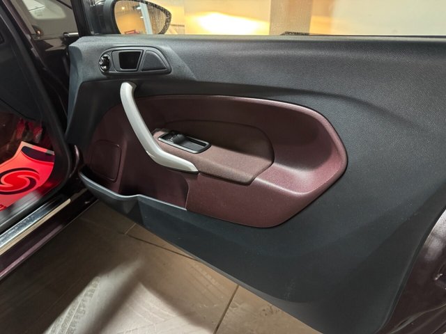 2009 FORD FIESTA - Photo 11