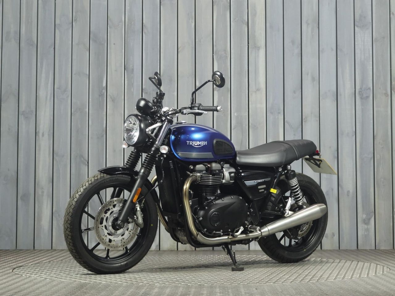 TRIUMPH STREET TWIN