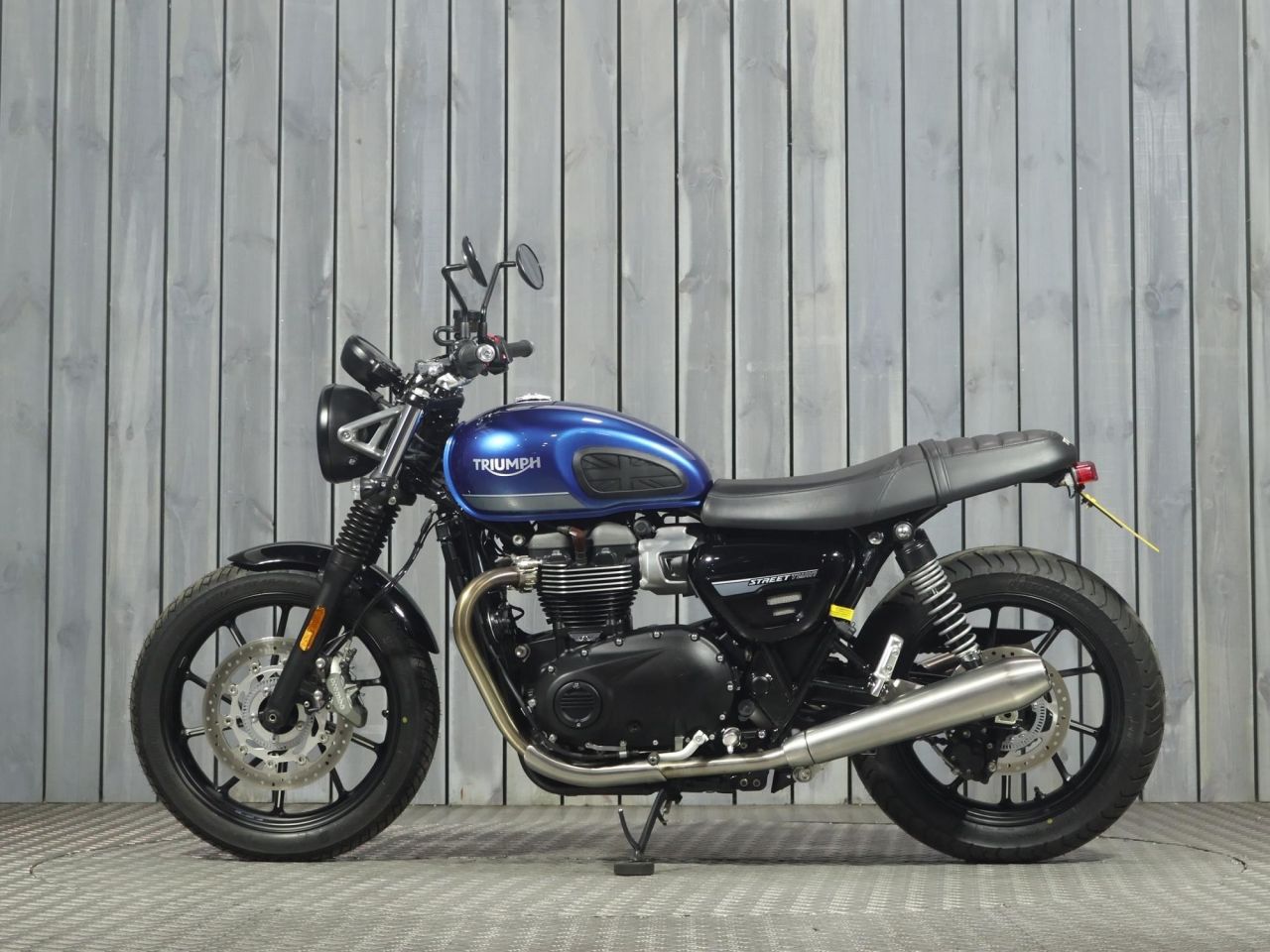 TRIUMPH STREET TWIN