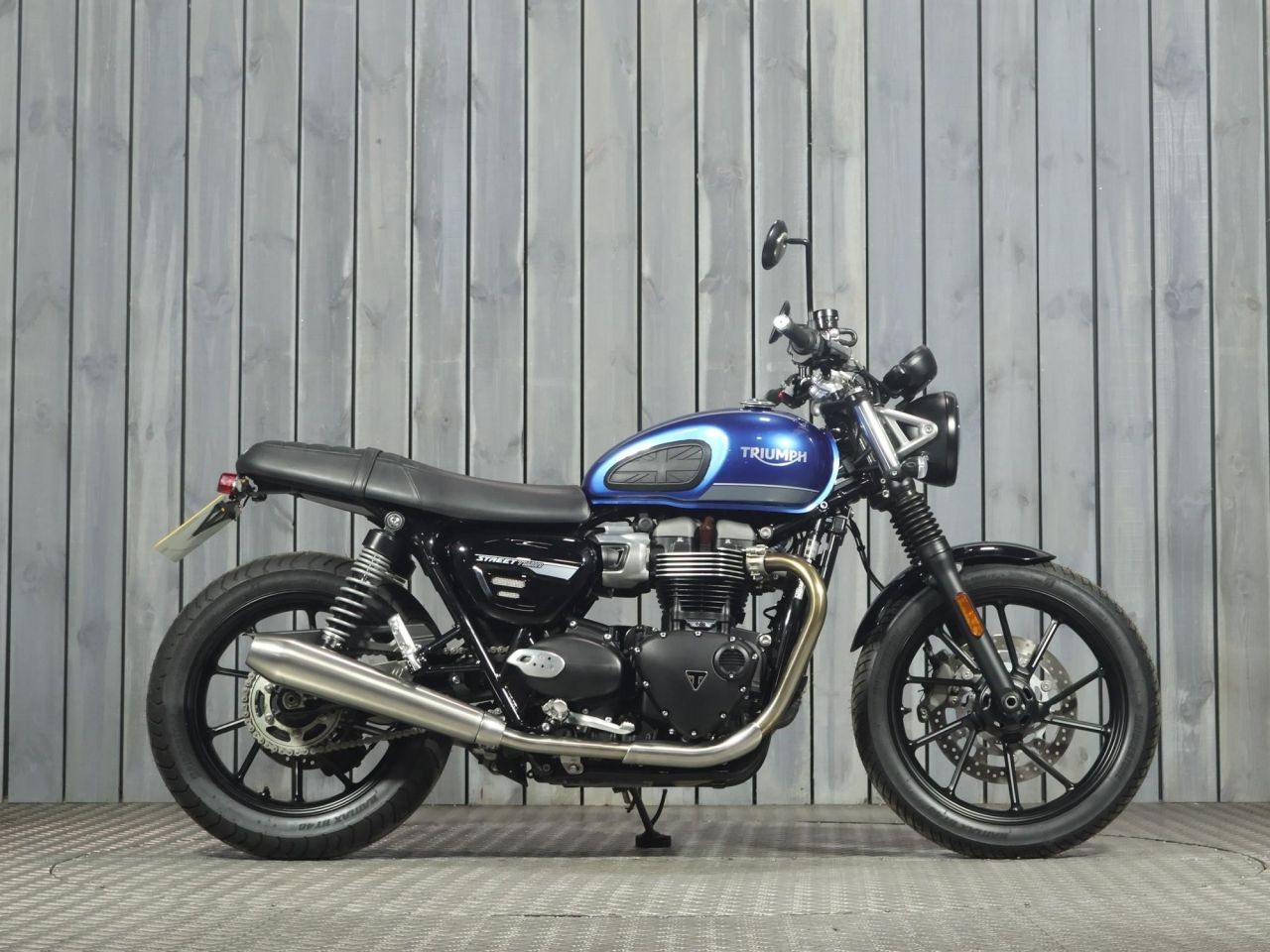 TRIUMPH STREET TWIN