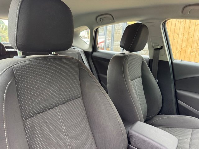 2015 VAUXHALL ASTRA 1.4 16v SRi Hatchback 5dr Petrol Manual Euro 5 (100 ps) - Photo 11