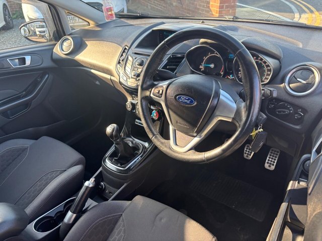 2013 FORD FIESTA 1.0T EcoBoost Zetec S Euro 5 (s/s) 3dr - Photo 12