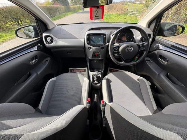 2021 TOYOTA AYGO - Photo 12