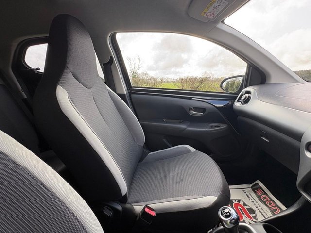 2021 TOYOTA AYGO - Photo 11