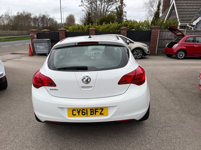 2011 VAUXHALL ASTRA 1.4 16v Excite Hatchback 5dr Petrol Manual Euro 5 (100 ps) - Photo 5