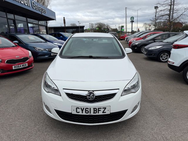 2011 VAUXHALL ASTRA 1.4 16v Excite Hatchback 5dr Petrol Manual Euro 5 (100 ps) - Photo 4