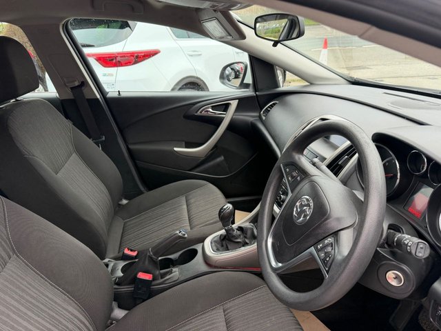 2011 VAUXHALL ASTRA 1.4 16v Excite Hatchback 5dr Petrol Manual Euro 5 (100 ps) - Photo 8