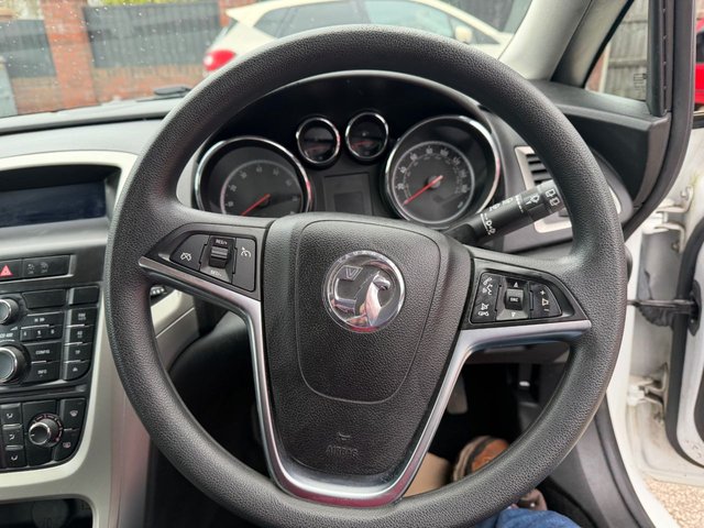 2011 VAUXHALL ASTRA 1.4 16v Excite Hatchback 5dr Petrol Manual Euro 5 (100 ps) - Photo 10