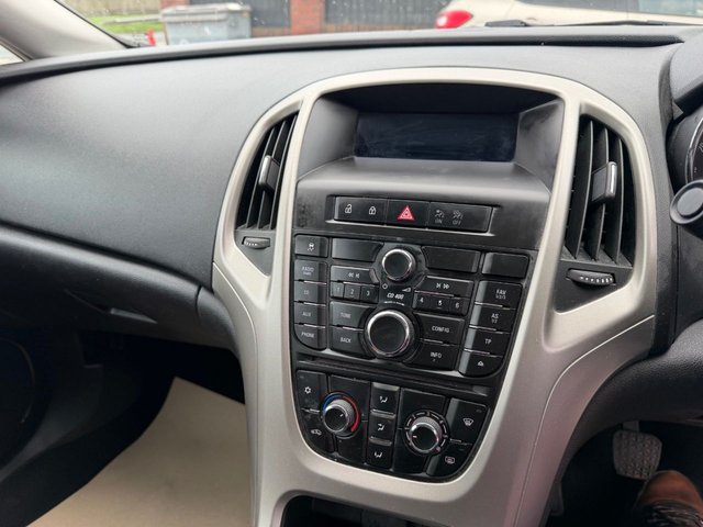 2011 VAUXHALL ASTRA 1.4 16v Excite Hatchback 5dr Petrol Manual Euro 5 (100 ps) - Photo 11