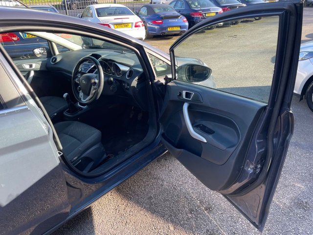 2012 FORD FIESTA - Photo 8