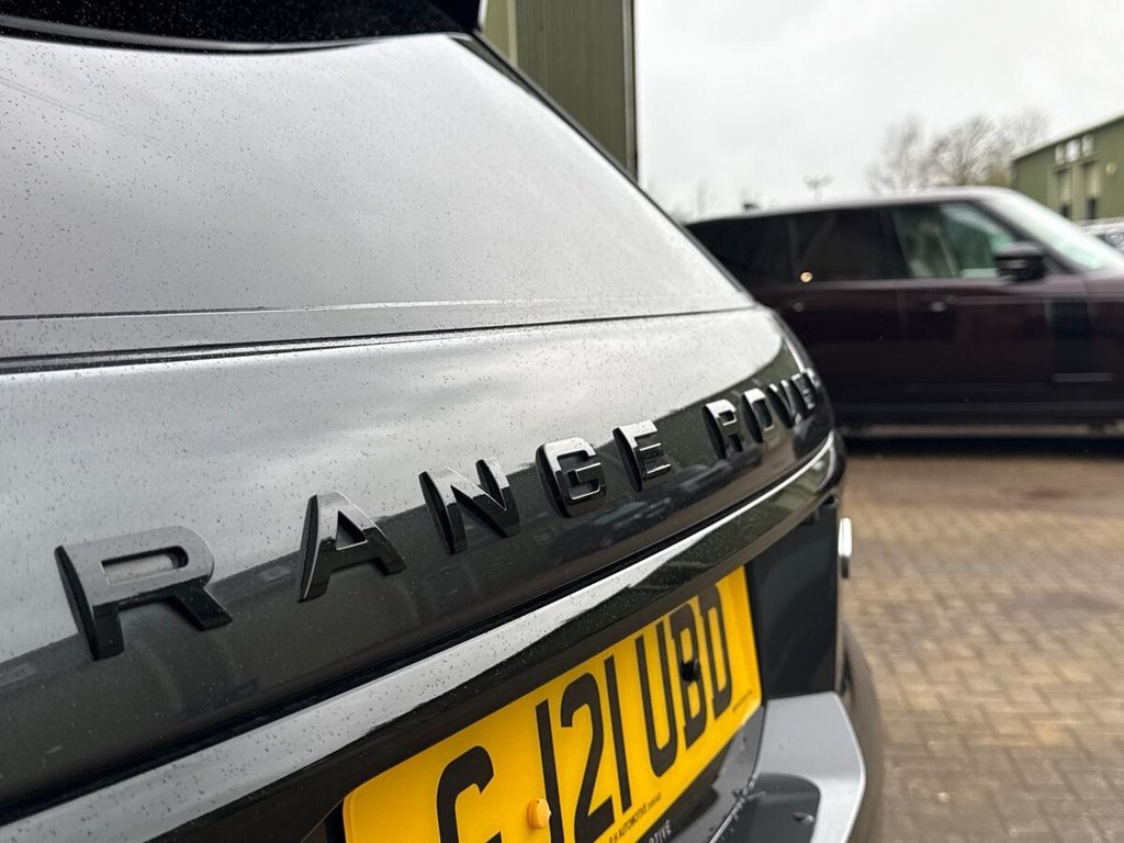 USED 2021 21 LAND ROVER RANGE ROVER SPORT 3.0 D300 MHEV HSE Dynamic Black SUV 5dr Diesel Auto 4WD Euro 6 (s/s) (300 ps) CENTRE FRIDGE|PAN ROOF|CARPLAY