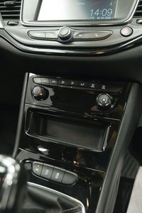 USED 2019 69 VAUXHALL ASTRA 1.5 Turbo D SRi VX Line Nav Euro 6 (s/s) 5dr Service History, 2 Keys