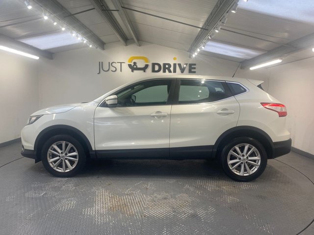 2015 Nissan Qashqai 1.5L Acenta 5dr - Photo 2