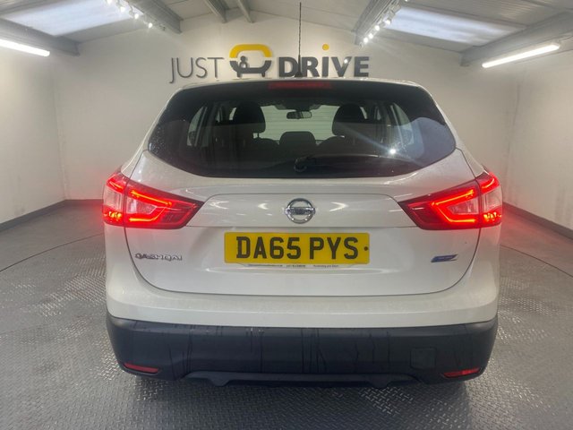 2015 Nissan Qashqai 1.5L Acenta 5dr - Photo 4